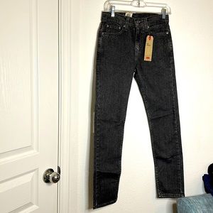 NWT Levi’s men’s black jeans, 510 skinny 28 X 32. Sits at waist.